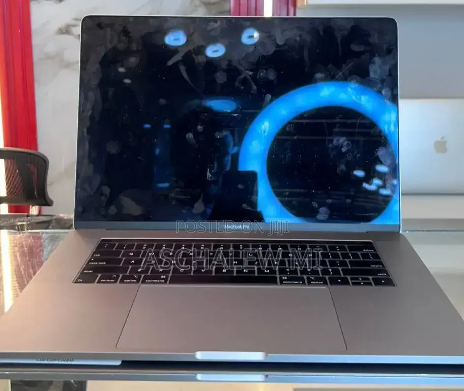 New Laptop Apple MacBook Pro 2018 16GB Intel Core i7 SSD 512GB