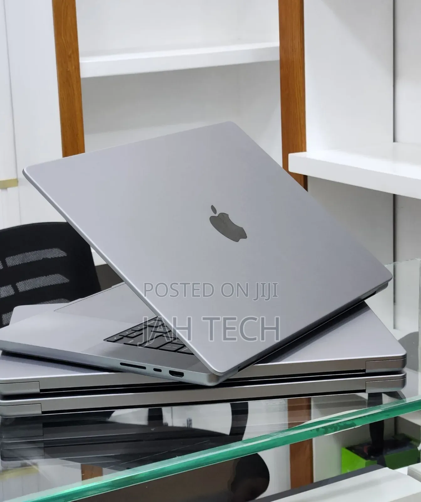 New Laptop Apple MacBook Pro M1 32GB Apple M1 Pro SSD 512GB