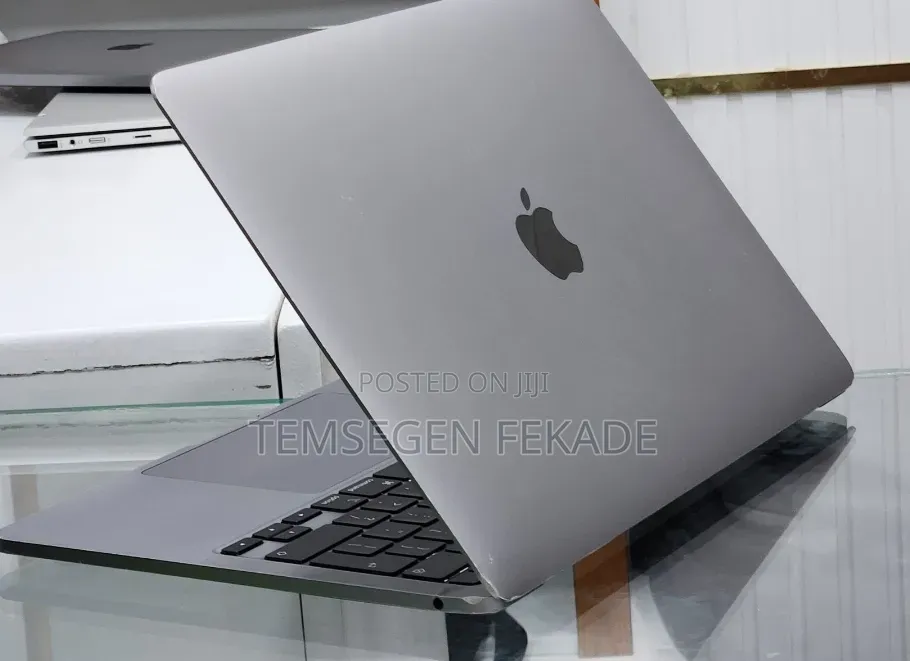 New Laptop Apple MacBook Pro M1 8GB Apple M1 Pro SSD 256GB
