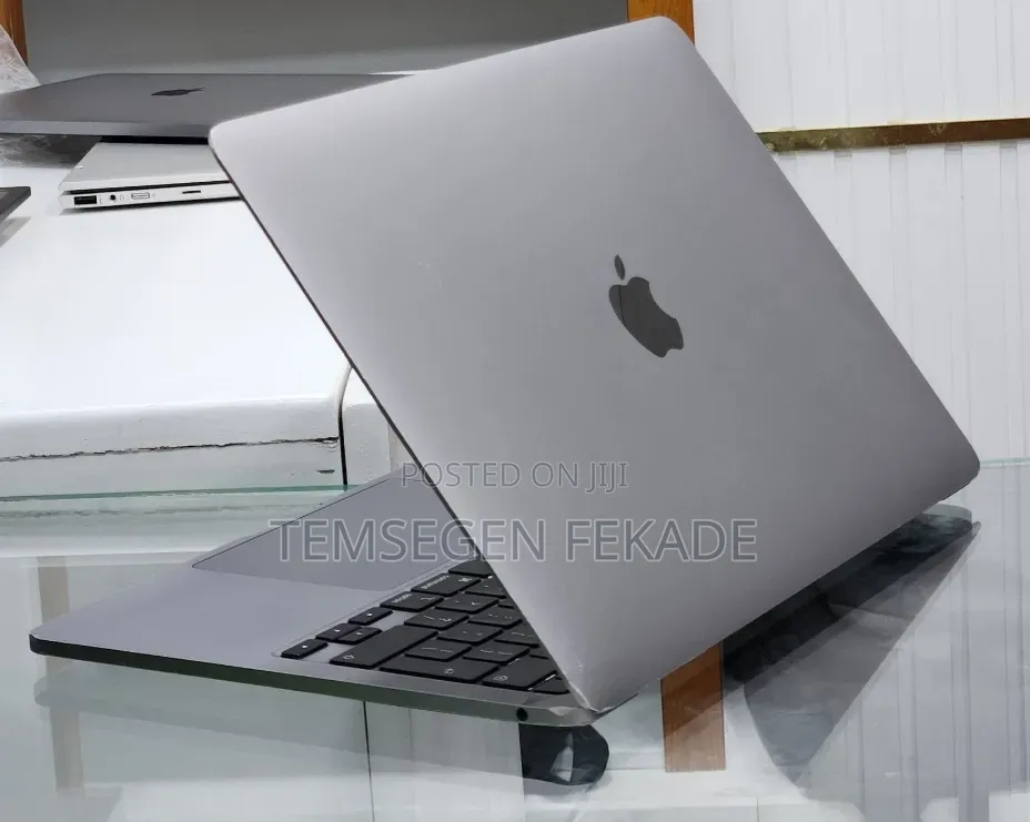 New Laptop Apple MacBook Pro M1 8GB Apple M1 Pro SSD 256GB