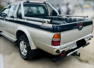 Mitsubishi L200 2005 Blue