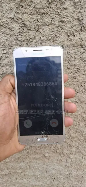 Samsung Galaxy J5 16 GB Gold