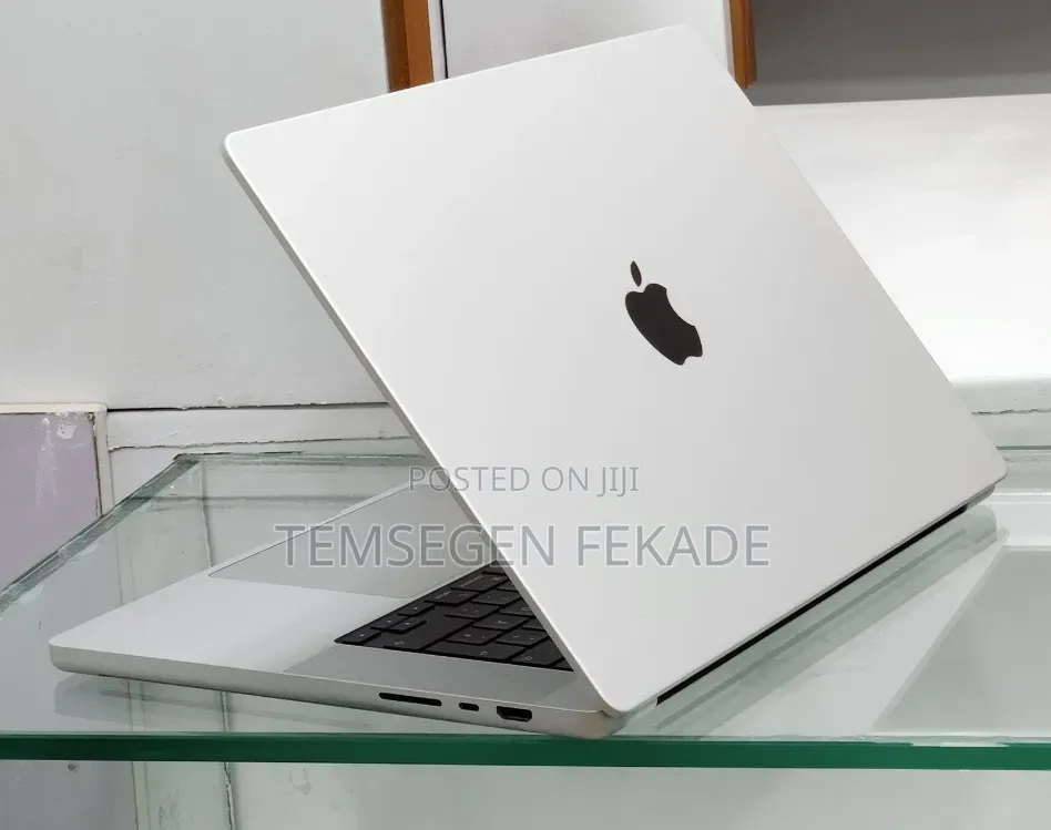 New Laptop Apple MacBook Pro M1 16GB Apple M1 Pro SSD 512GB