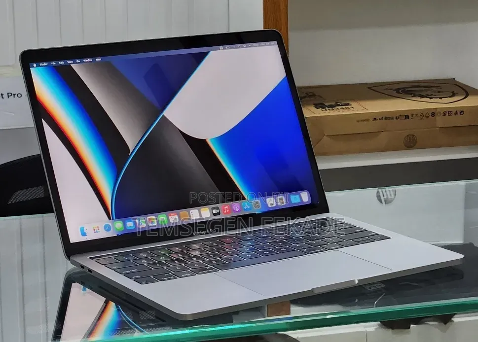 New Laptop Apple MacBook Pro 2019 16GB Intel Core i7 SSD 1T