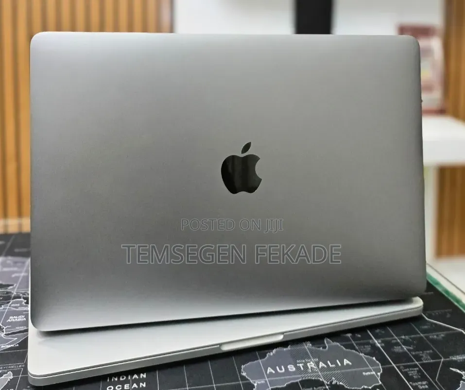 New Laptop Apple MacBook Pro 2017 8GB Intel Core i5 SSD 128GB