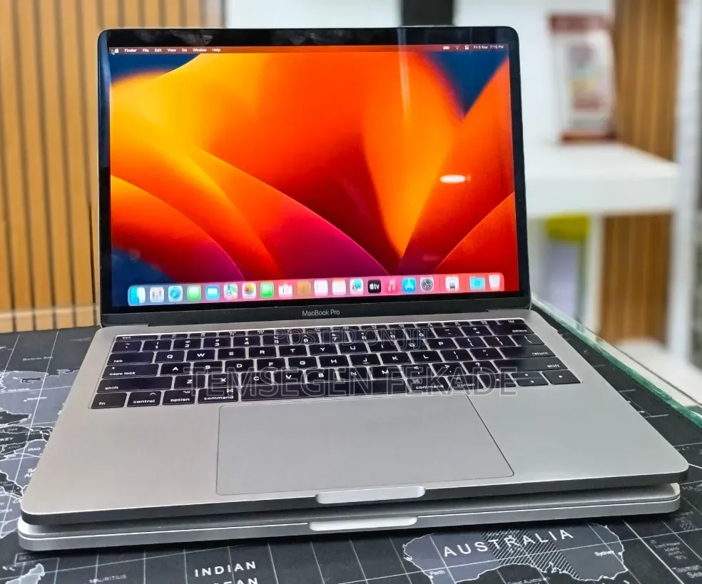 New Laptop Apple MacBook Pro 2017 8GB Intel Core i5 SSD 128GB