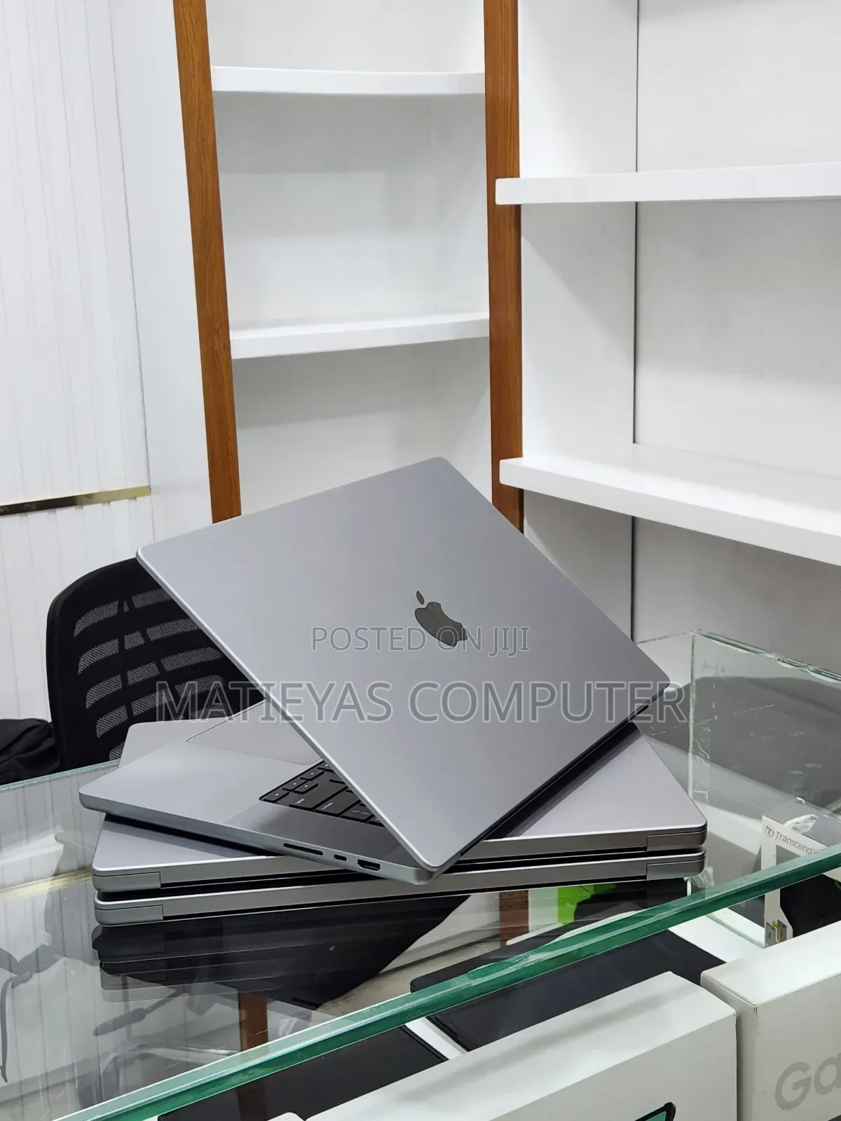 New Laptop Apple MacBook Pro M1 32GB Apple M1 Pro SSD 512GB