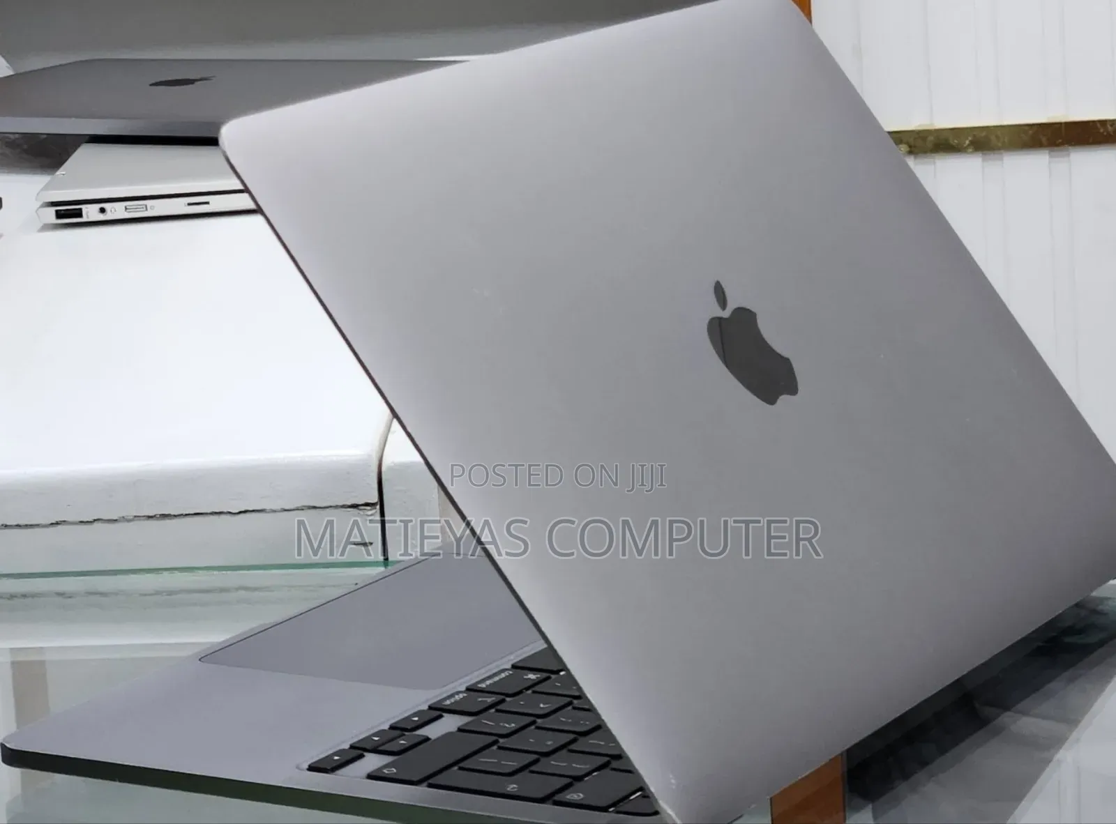 New Laptop Apple MacBook Pro M1 8GB Apple M1 Pro SSD 256GB