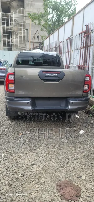 New Toyota Land Cruiser 2025 Gray