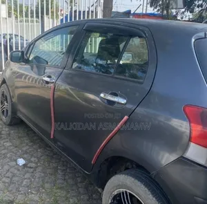 Toyota Yaris 2010 Black
