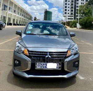 Mitsubishi Attrage 2022 Silver