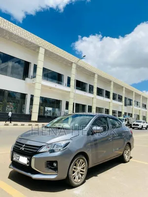 Mitsubishi Attrage 2022 Silver