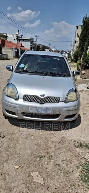 Toyota Vitz 2004 Silver