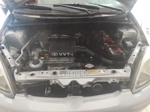 Toyota Vitz 2004 Silver