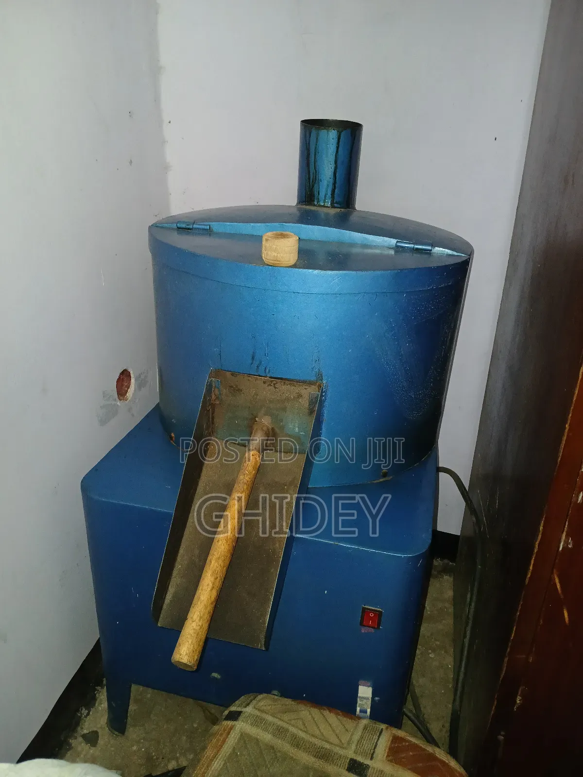 ትንሽ ጊዘ ያገለገለ የቡና መቁያ