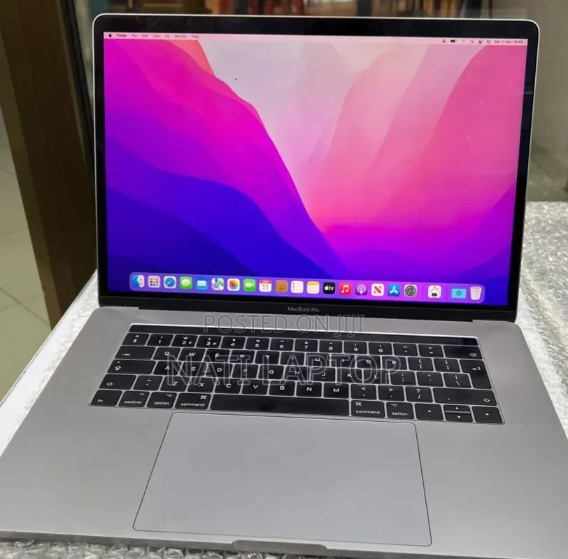 New Laptop Apple MacBook Pro 2017 16GB Intel Core i7 SSD 512GB