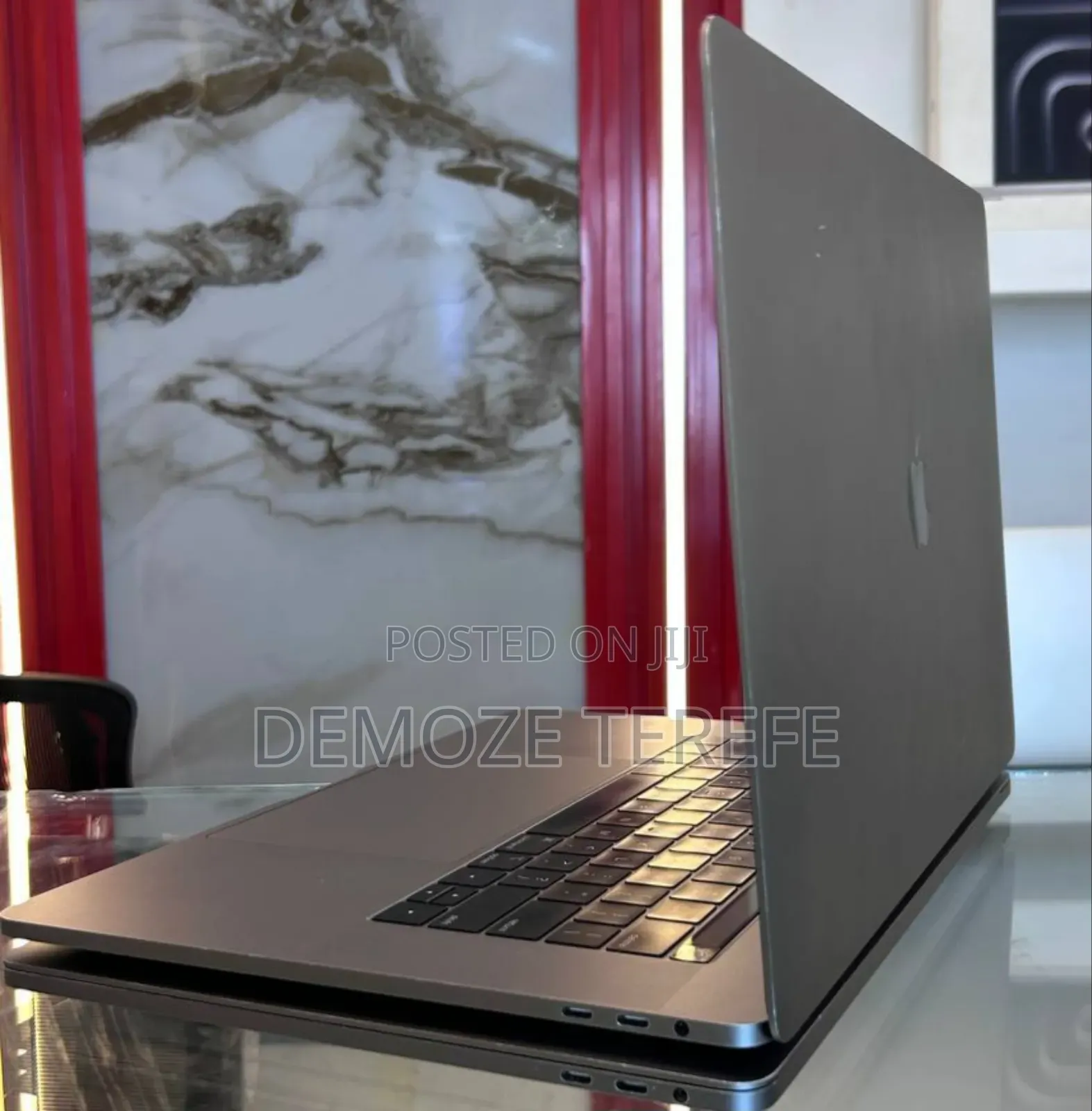 New Laptop Apple MacBook Pro 2018 16GB Intel Core i7 SSD 512GB
