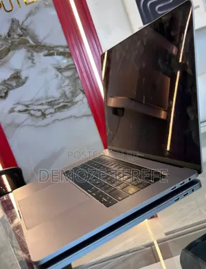 New Laptop Apple MacBook Pro 2018 16GB Intel Core i7 SSD 512GB