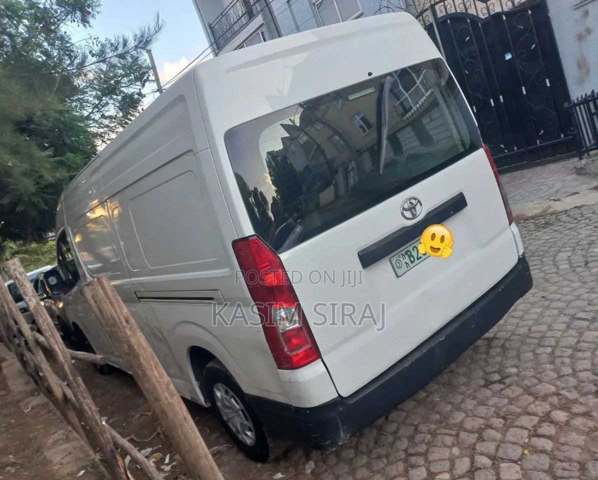 Toyota Grand HiAce 2019 White