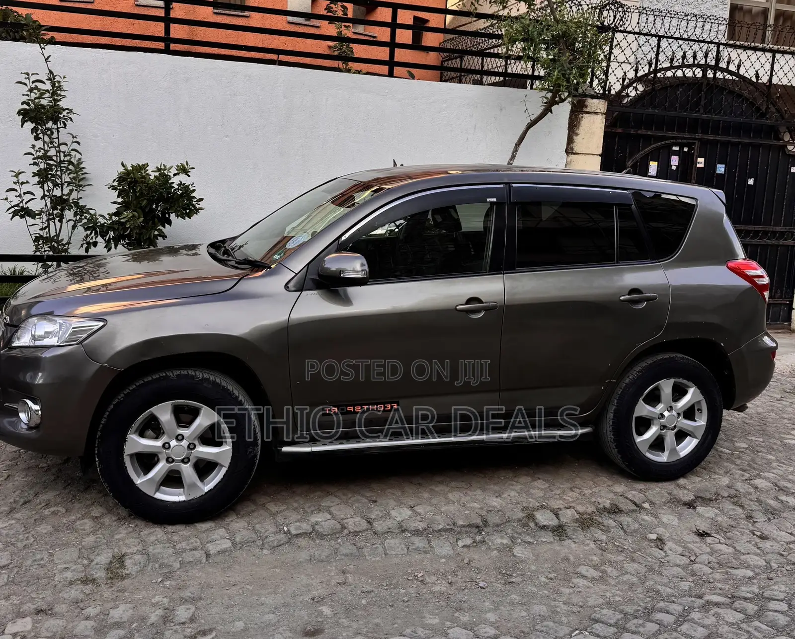 Toyota RAV4 2011 Brown