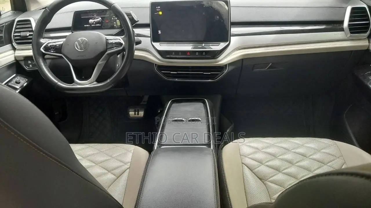 Volkswagen ID.6 2022 Gold