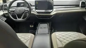 Volkswagen ID.6 2022 Gold