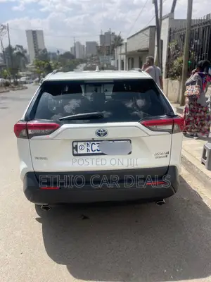 Toyota RAV4 2022 White