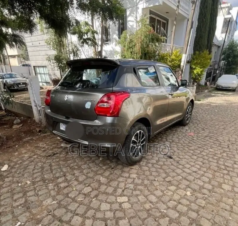 Suzuki Swift 2022 Gray