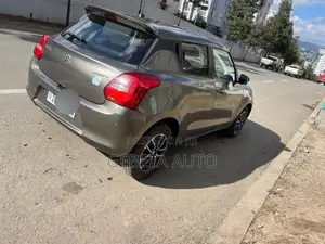 Suzuki Swift 2022 Gray