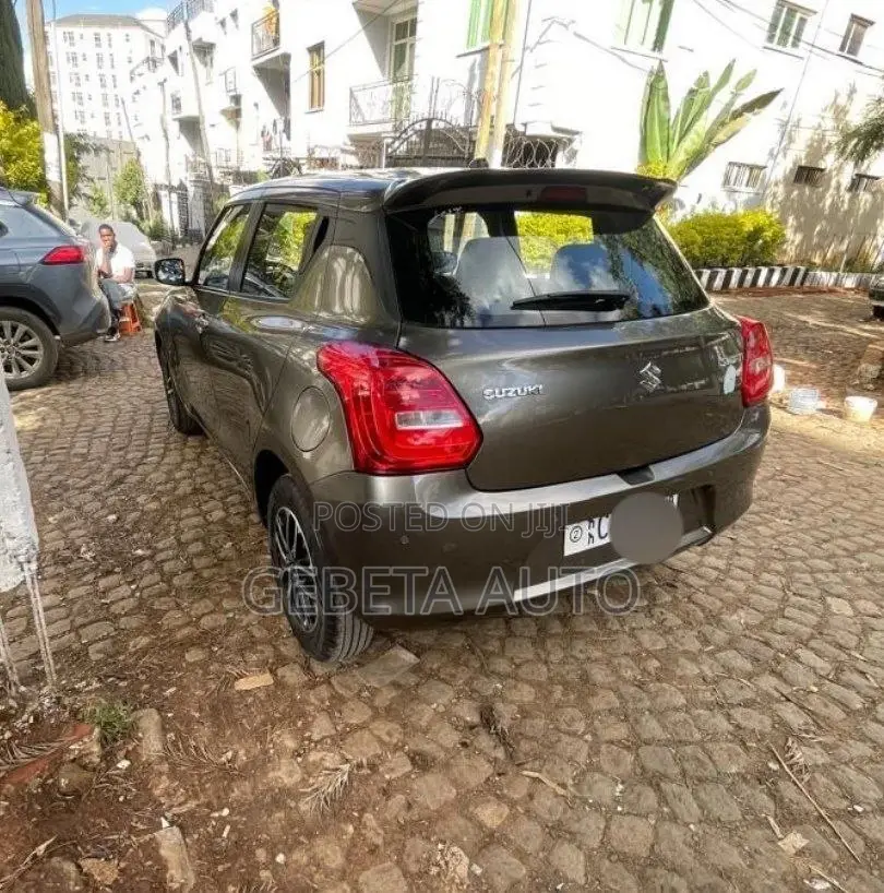 Suzuki Swift 2022 Gray