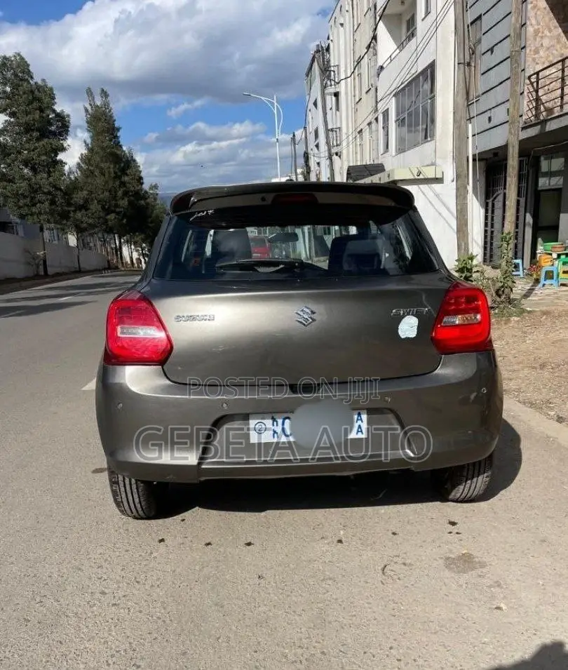 Suzuki Swift 2022 Gray