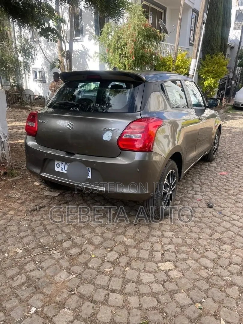Suzuki Swift 2022 Gray