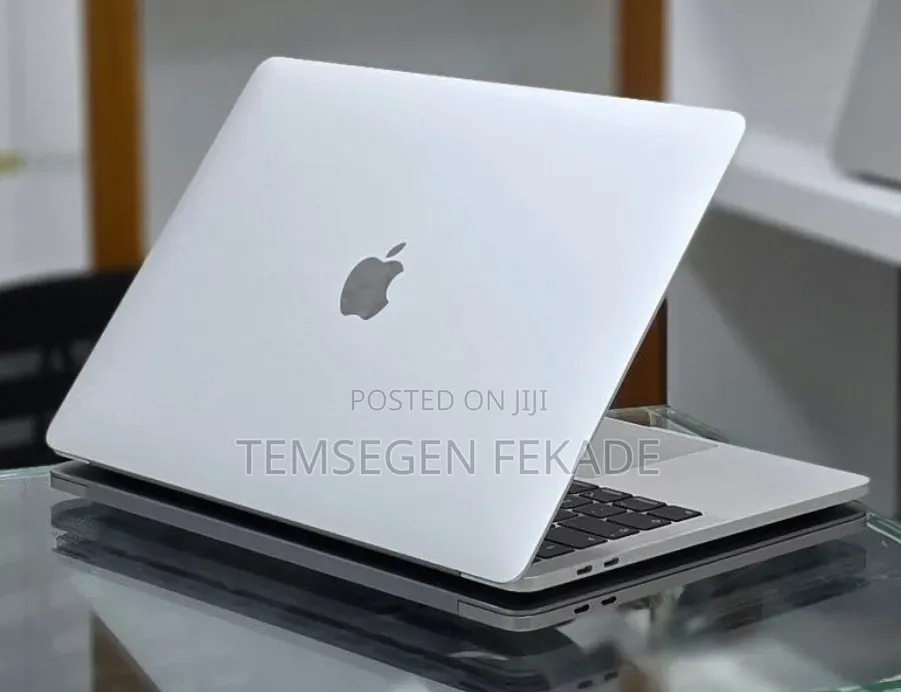 New Laptop Apple MacBook Pro 2019 16GB Intel Core i7 SSD 256GB
