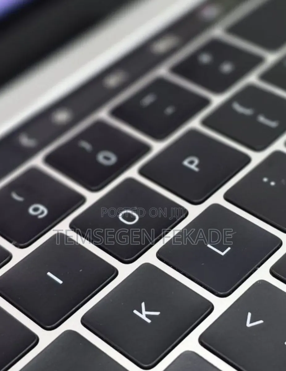 New Laptop Apple MacBook Pro 2019 16GB Intel Core i7 SSD 256GB