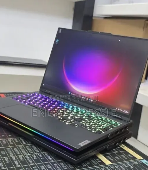 New Laptop Lenovo Legion Pro 7 48GB Intel Core i9 SSD 1T