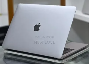New Laptop Apple MacBook Pro 2019 16GB Intel Core i5 SSD 256GB