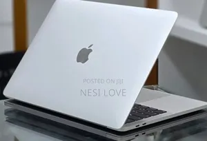 New Laptop Apple MacBook Pro 2019 16GB Intel Core i7 SSD 256GB
