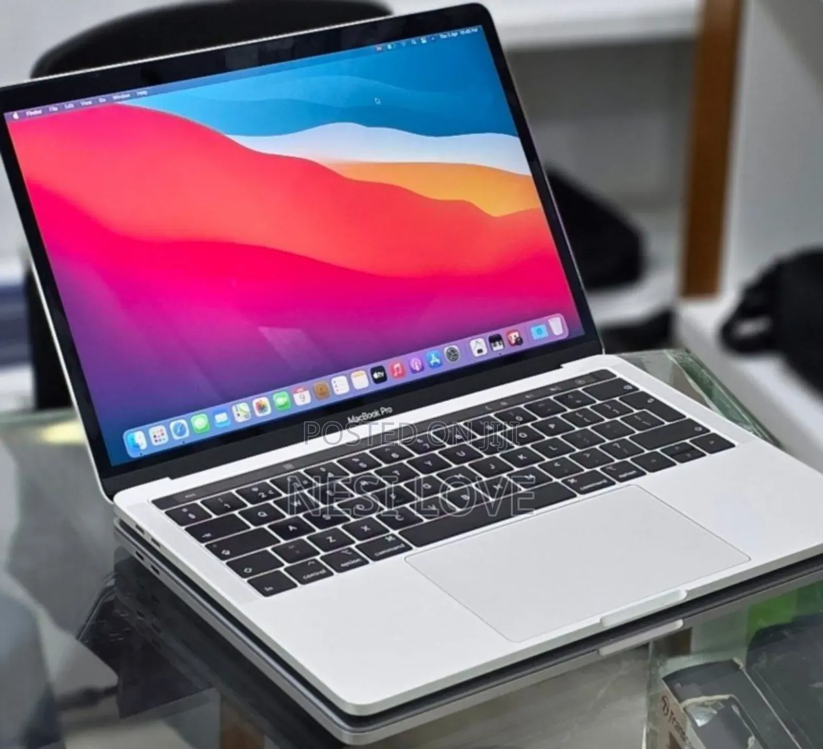 New Laptop Apple MacBook Pro 2019 16GB Intel Core i7 SSD 256GB