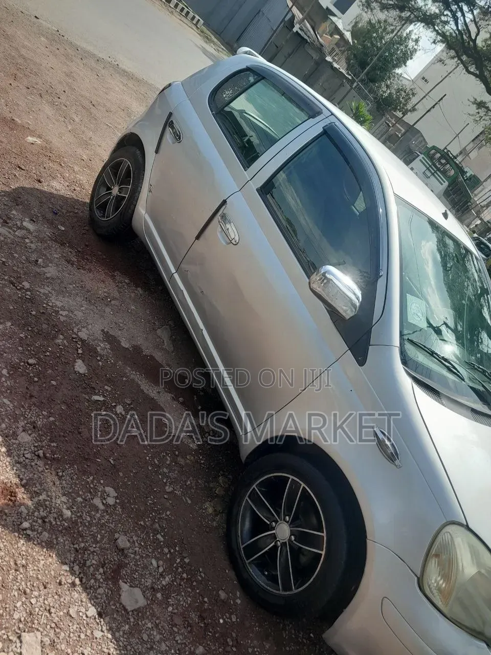 Toyota Vitz 2002 Silver