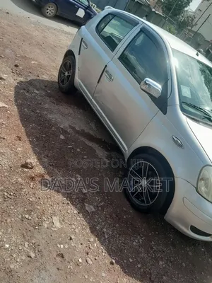 Toyota Vitz 2002 Silver
