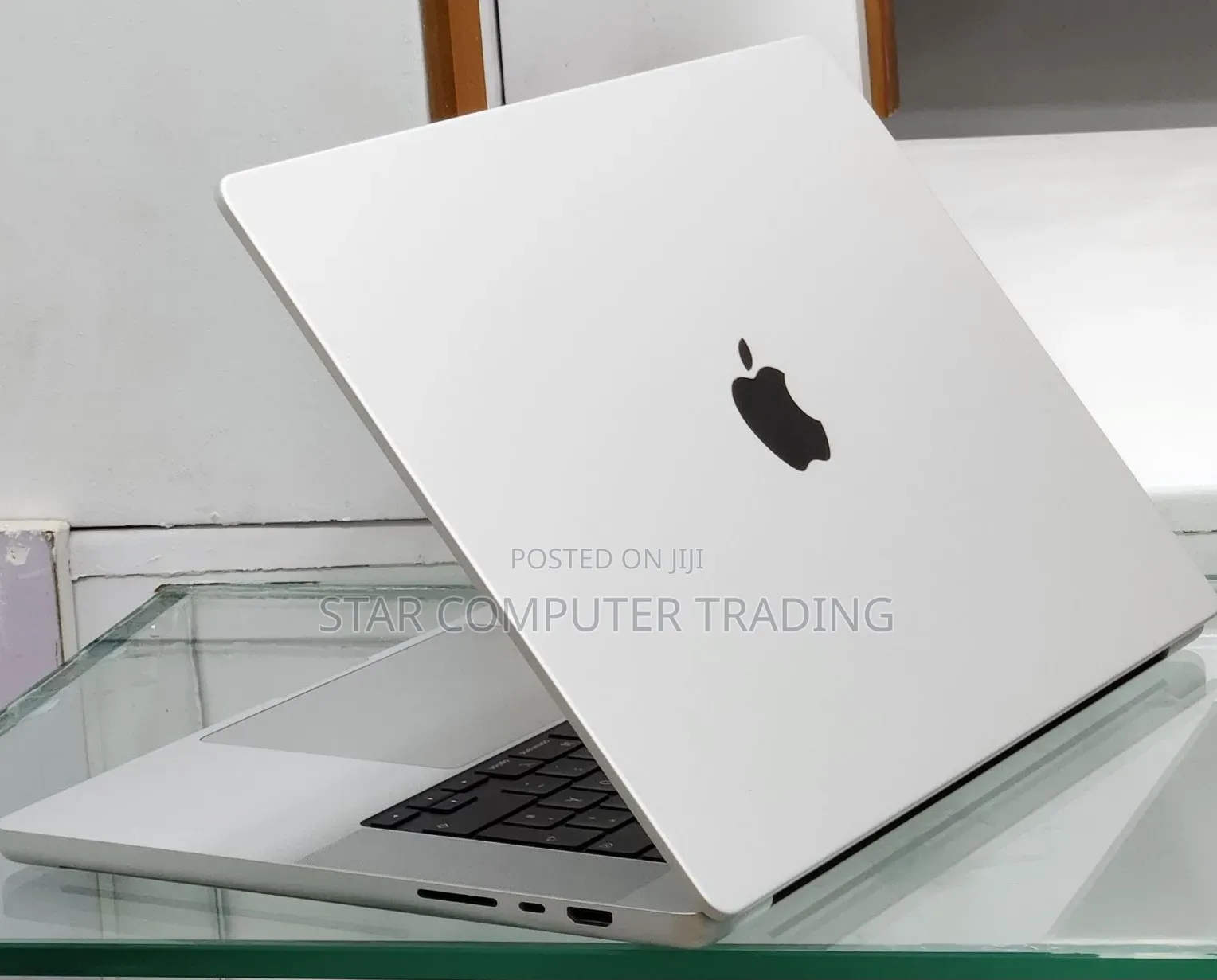 New Laptop Apple MacBook Pro M1 16GB Apple M1 Pro SSD 512GB