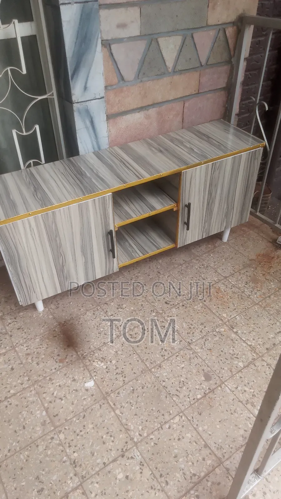 Laminat Tv Stand
