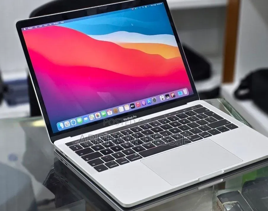 New Laptop Apple MacBook Pro 2019 16GB Intel Core i7 SSD 256GB