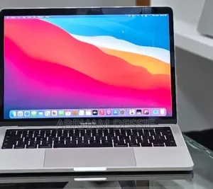 New Laptop Apple MacBook Pro 2019 16GB Intel Core i7 SSD 256GB
