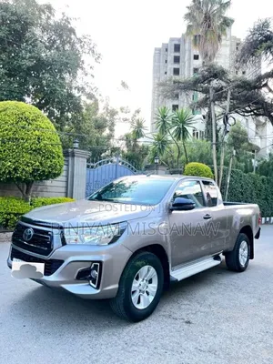 Toyota Hilux 2020 Gray