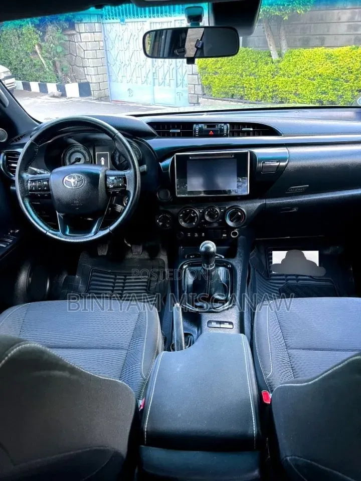 Toyota Hilux 2020 Gray