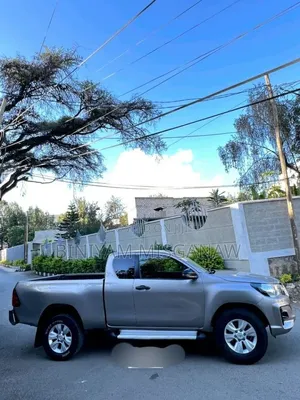 Toyota Hilux 2020 Gray