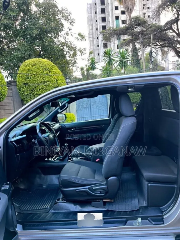 Toyota Hilux 2020 Gray