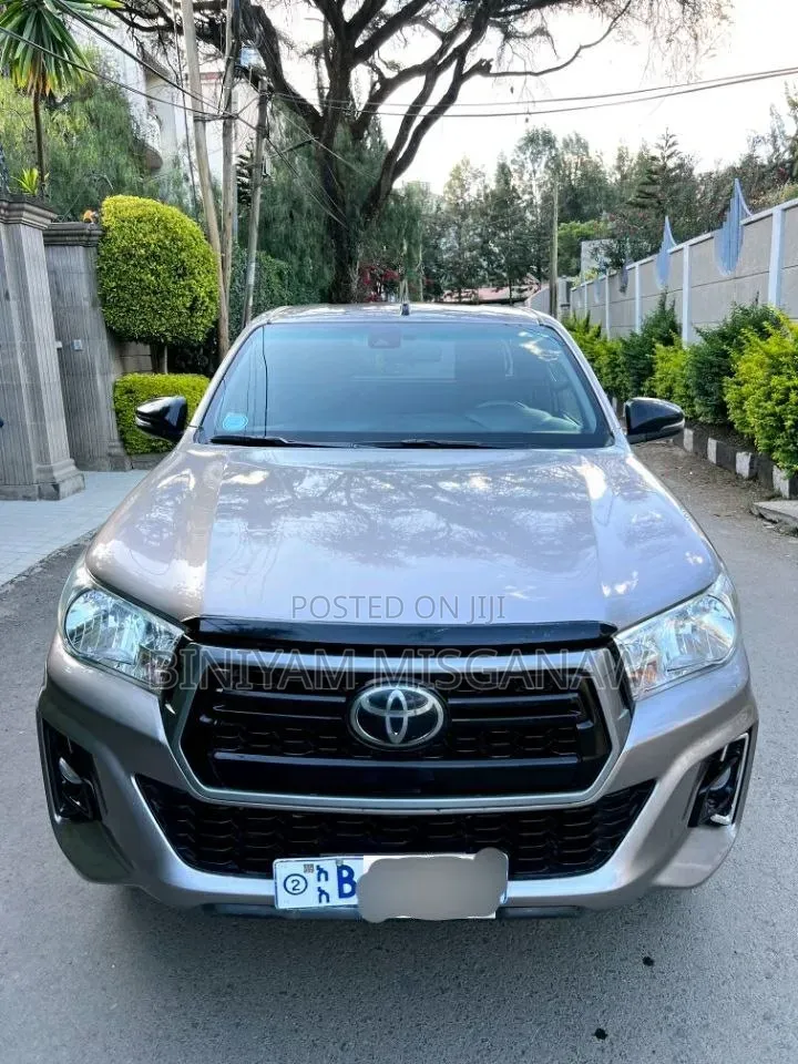 Toyota Hilux 2020 Gray