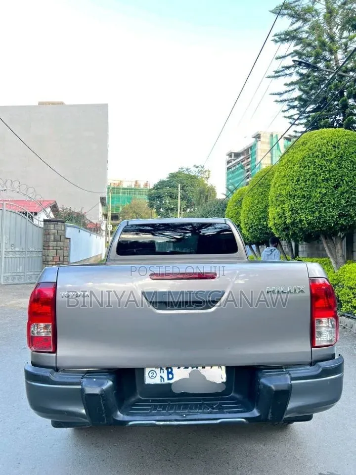 Toyota Hilux 2020 Gray